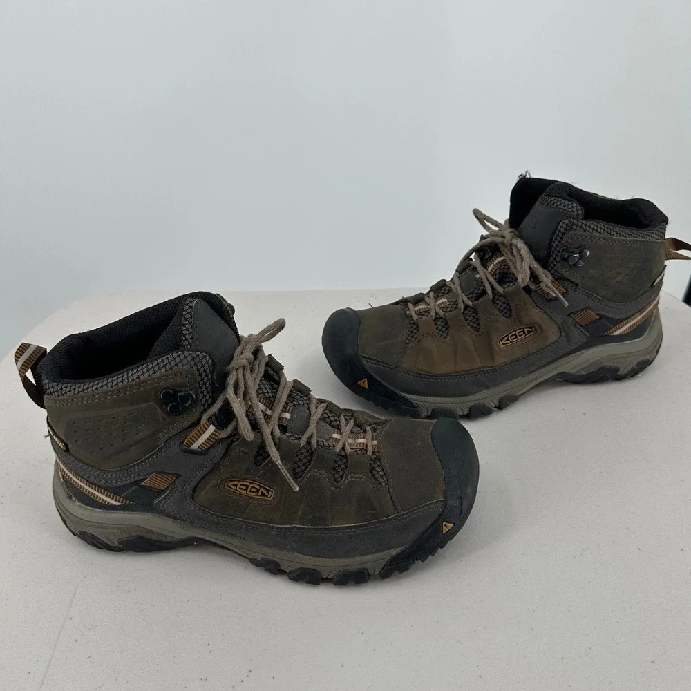 KEEN Targhee III Mid Waterproof Hiking Boots Men display picture 2
